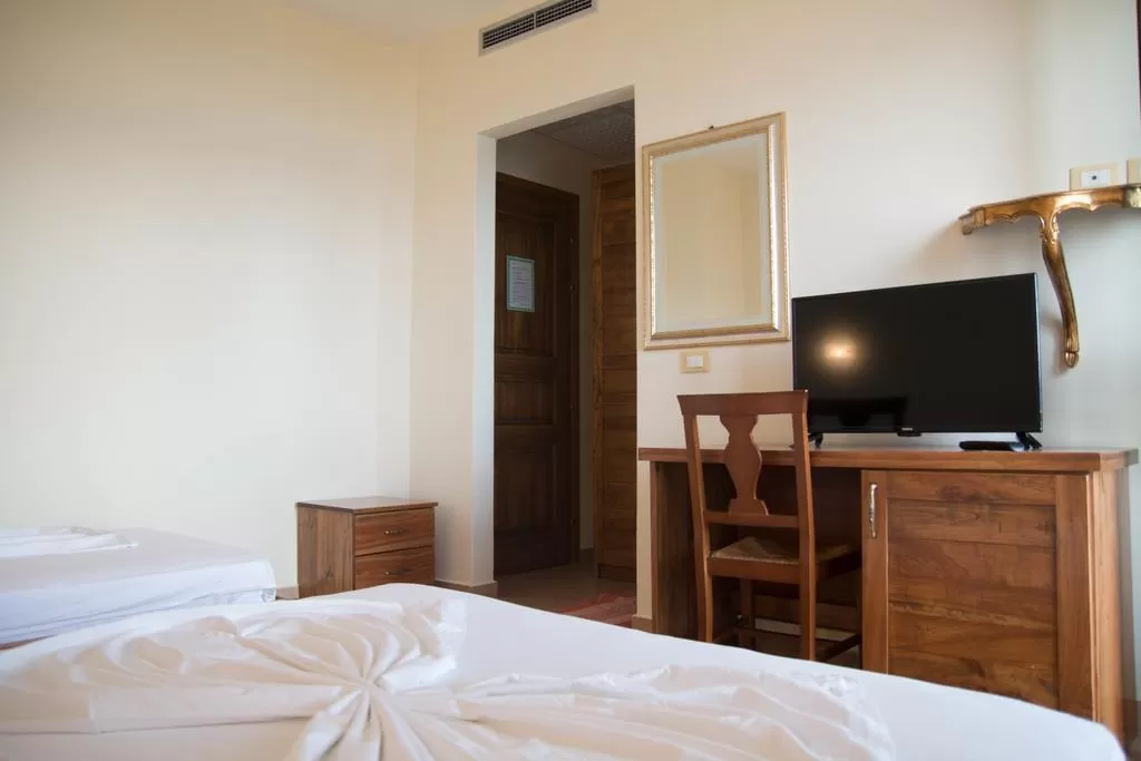 Jerolda - 15 - STD TRPL MV 2.jpg